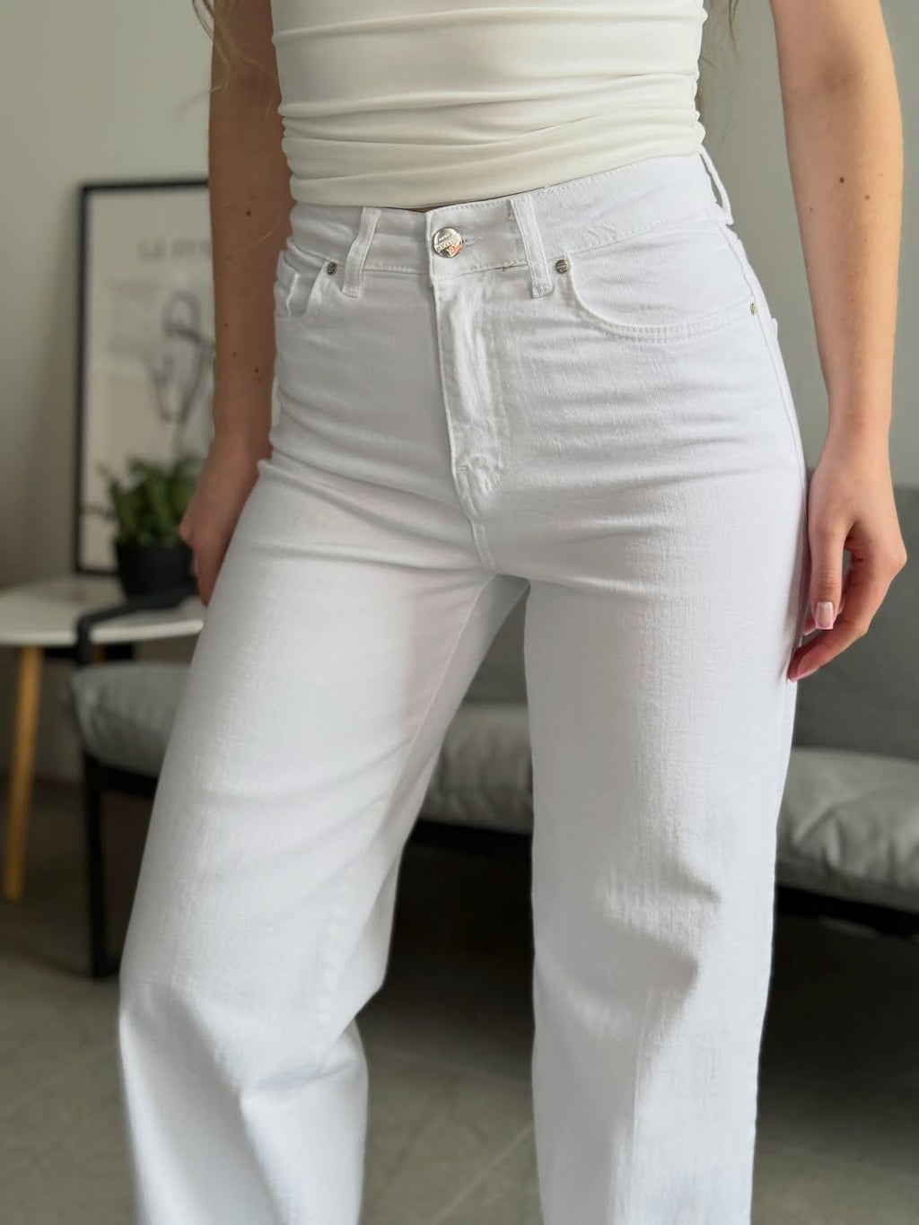 WHITE WIDE LEG JEANS 🤍